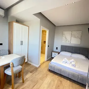 Гостевой дом Maison, Влёра